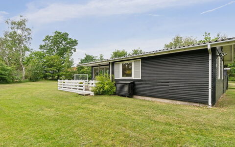 Ristana - 200M from the Sea: Dak, Huis, Deur, Verblijf, Schaduw, Siding, Werf, Landgoed, Backyard