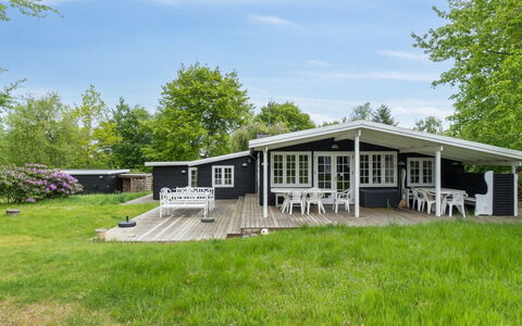 Rami - 2Km from the Sea: Hout, Dak, Architectuur, Huis, Huis, Verblijf, Siding, Hardwood, Helling, Landgoed