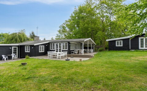 Rami - 2Km from the Sea: Hout, Dak, Architectuur, Huis, Huis, Verblijf, Siding, Hardwood, Helling, Landgoed