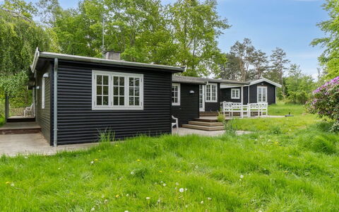 Rami - 2Km from the Sea: Hout, Dak, Architectuur, Huis, Huis, Verblijf, Siding, Hardwood, Helling, Landgoed