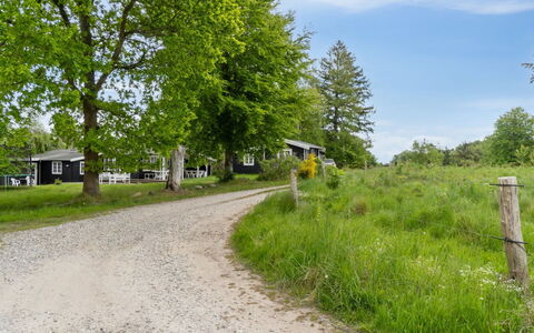 Rami - 2Km from the Sea: Hout, Dak, Architectuur, Huis, Huis, Verblijf, Siding, Hardwood, Helling, Landgoed