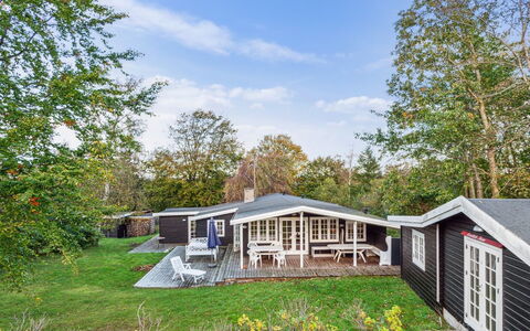 Rami - 2Km from the Sea: Hout, Dak, Architectuur, Huis, Huis, Verblijf, Siding, Hardwood, Helling, Landgoed