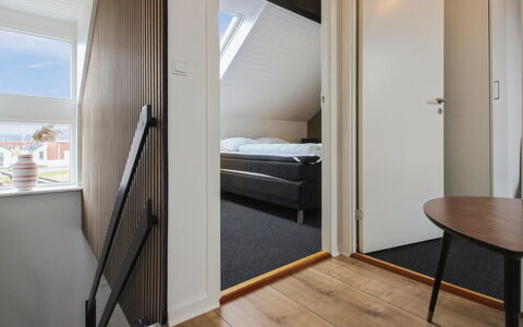 Ilka - 2.3Km from the Sea: Dak, Huis, Huis, Verblijf, Deur, Siding, Dek, Veranda, Plank, Hardwood