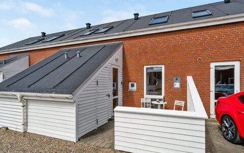Ilka - 2.3Km from the Sea: Dak, Huis, Huis, Verblijf, Deur, Siding, Dek, Veranda, Plank, Hardwood