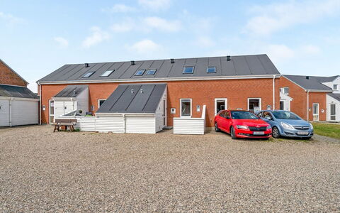 Ilka - 2.3Km from the Sea: Dak, Huis, Huis, Verblijf, Deur, Siding, Dek, Veranda, Plank, Hardwood