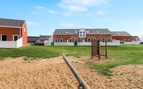 Ilka - 2.3Km from the Sea: Dak, Huis, Huis, Verblijf, Deur, Siding, Dek, Veranda, Plank, Hardwood