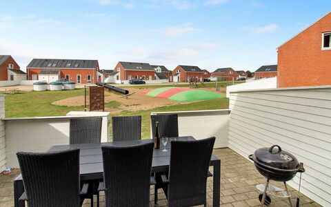Ilka - 2.3Km from the Sea: Dak, Huis, Huis, Verblijf, Deur, Siding, Dek, Veranda, Plank, Hardwood