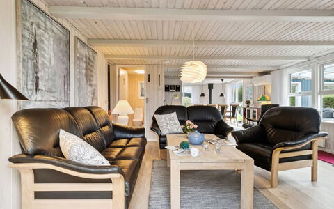 Kjera - 450M from the Sea: Meubilair, Interieur Ontwerp, Flooring, Hout, Verdieping, Plafond, Houten Vloer, Stoel, Tafel, Verlichting