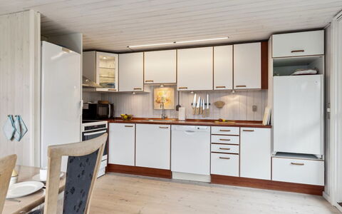 Kjera - 450M from the Sea: Meubilair, Interieur Ontwerp, Flooring, Hout, Verdieping, Plafond, Houten Vloer, Stoel, Tafel, Verlichting