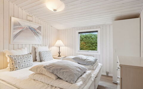 Kjera - 450M from the Sea: Meubilair, Interieur Ontwerp, Flooring, Hout, Verdieping, Plafond, Houten Vloer, Stoel, Tafel, Verlichting