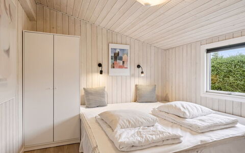 Kjera - 450M from the Sea: Meubilair, Interieur Ontwerp, Flooring, Hout, Verdieping, Plafond, Houten Vloer, Stoel, Tafel, Verlichting