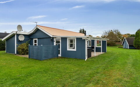 Kjera - 450M from the Sea: Meubilair, Interieur Ontwerp, Flooring, Hout, Verdieping, Plafond, Houten Vloer, Stoel, Tafel, Verlichting