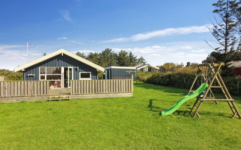 Birger - 500M from the Sea: Huis, Huis, Verblijf, Dak, Landgoed, Toevlucht, Schaduw, Veranda, Gazon, Siding