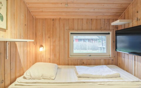 Birger - 500M from the Sea: Interieur Ontwerp, Hout, Slaapkamer, Flooring, Plafond, Verdieping, Bed, Laken, Verlichting, Kamer