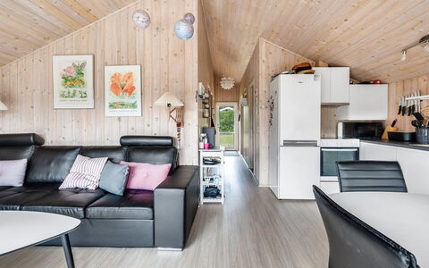 Birger - 500M from the Sea: Hout, Huis, Plafond, Woonkamer, Verblijf, Houten Vloer, Blokhut, Hardwood, Zolder