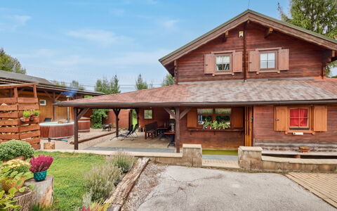 Pod Liščím Kopcem 4+4: Gebouw, Hout, Dak, Huis, Huis, Verblijf, Woongebied, Deur, Tuin