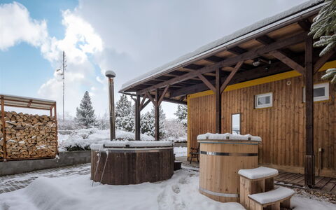 Pod Liščím Kopcem 4+4: Gebouw, Lucht, Eigendom, Wolk, Sneeuw, Hout, Huis, Boom, Verblijf, Landschap
