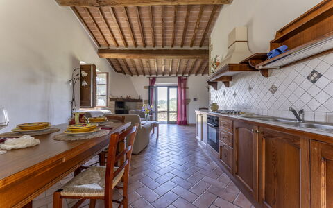 Podere Marcigliana - Radicondoli: Cabinetry, Meubilair, Tafel, Countertop, Keuken, Hout, Interieur Ontwerp, Beits, Verdieping, Flooring