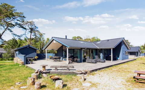 Windelgard - 140M from the Sea: Hout, Dak, Architectuur, Huis, Huis, Verblijf, Siding, Hardwood, Helling, Landgoed