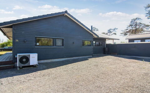 Windelgard - 140M from the Sea: Hout, Dak, Architectuur, Huis, Huis, Verblijf, Siding, Hardwood, Helling, Landgoed