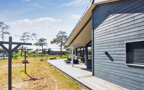 Windelgard - 140M from the Sea: Hout, Dak, Architectuur, Huis, Huis, Verblijf, Siding, Hardwood, Helling, Landgoed