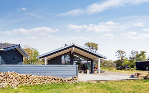 Windelgard - 140M from the Sea: Hout, Dak, Architectuur, Huis, Huis, Verblijf, Siding, Hardwood, Helling, Landgoed