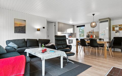 Pia - 250M to the Fjord: Meubilair, Interieur Ontwerp, Hout, Plafond, Bankstel, Woonkamer, Huis, Flooring, Verlichting, Huis