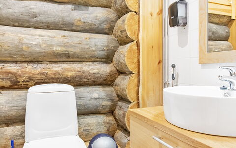 Nilikuru D9: Flooring, Loodgieterswerkinrichting, Kraan, Natuurlijk Materiaal, Loodgieter, Wastafel, Beits, Badkamer, Hardwood, Blokhut