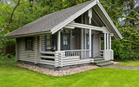 Emanuela - 800M from the Sea: Hout, Verblijf, Dak, Huis, Garden Gebouwen, Siding, Veranda, Blokhut, Outdoor Structuur, Schuur
