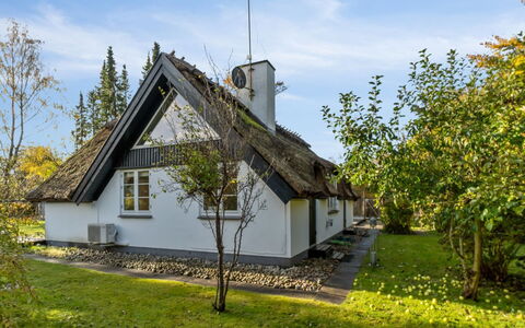 Emanuela - 800M from the Sea: Zwembad, Badplaats