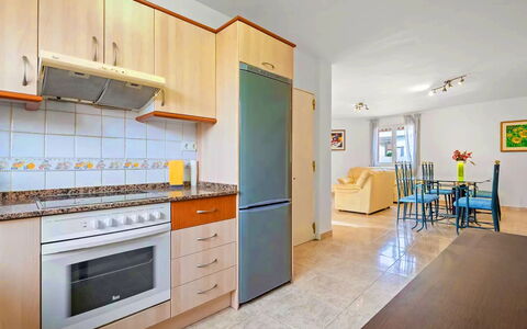 Villa Manuela: Cabinetry, Meubilair, Eigendom, Countertop, Gebouw, Toestel Van De Keuken, Keuken, Fornuis, Lade, Hout