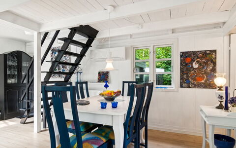 Vesa - 2.4Km from the Sea: Meubilair, Interieur Ontwerp, Flooring, Verdieping, Hout, Houten Vloer, Plafond, Lichte Inrichting, Stoel, Eetkamer