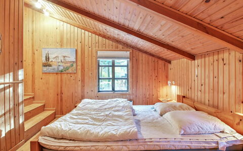 Muriel - 1.1Km from the Sea: Hout, Slaapkamer, Interieur Ontwerp, Verdieping, Meubilair, Plafond, Bed, Flooring, Kamer, Hardwood