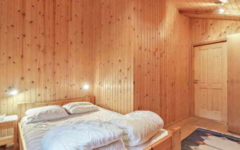 Muriel - 1.1Km from the Sea: Hout, Interieur Ontwerp, Slaapkamer, Plafond, Bed, Huis, Kamer, Meubilair, Bedding, Laken