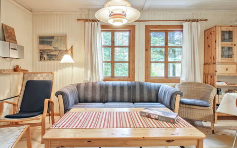 Muriel - 1.1Km from the Sea: Meubilair, Interieur Ontwerp, Flooring, Hout, Verdieping, Tafel, Plafond, Verlichting, Kamer, Woonkamer