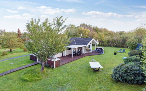 Hilaria - 1.4Km from the Sea: Huis, Woongebied, Huis, Verblijf, Dak, Land Lot, Siding, Tuin, Landgoed, Gazon