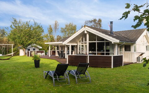 Hilaria - 1.4Km from the Sea: Huis, Woongebied, Huis, Verblijf, Dak, Land Lot, Siding, Tuin, Landgoed, Gazon