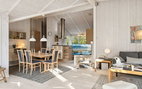 Hilaria - 1.4Km from the Sea: Huis, Woongebied, Huis, Verblijf, Dak, Land Lot, Siding, Tuin, Landgoed, Gazon