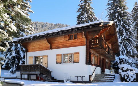Chalet le Haut Pré: Lucht, Sneeuw, Gebouw, Venster, Fabriek, Boom, Huis, Lariks, Verblijf, Biome