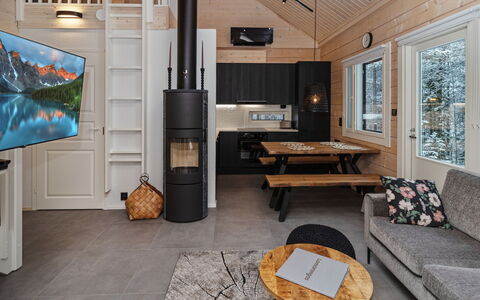 Mäkitie 4: Hout, Interieur Ontwerp, Flooring, Plafond, Verdieping, Meubilair, Kamer, Woonkamer, Beits, Huishoudapparatuur
