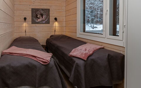 Mäkitie 4: Hout, Huis, Kamer, Hardwood, Beits, Slaapkamer, Houten Vloer, Plank, Bed, Bed Frame