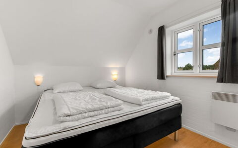 Axeline - 300M from the Sea: Slaapkamer, Bedding, Bed, Bed Frame, Laken, Linens, Matras, Freezing, Hotel