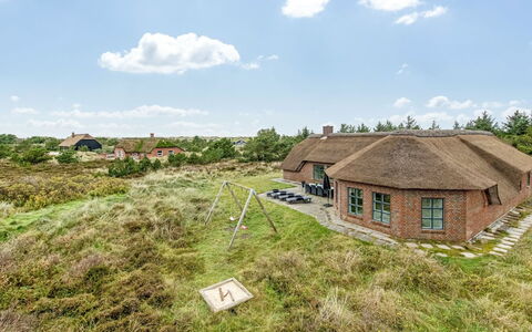 Axeline - 300M from the Sea: Zwembad, Buitenmeubels, Meubilair, Toevlucht, Flagstone, Eco Hotel, Schaduw, Stoel, Vrije Tijd, Landgoed