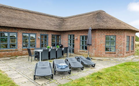 Axeline - 300M from the Sea: Zwembad, Buitenmeubels, Meubilair, Toevlucht, Flagstone, Eco Hotel, Schaduw, Stoel, Vrije Tijd, Landgoed