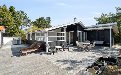 Galt - 200M from the Sea: Hout, Dak, Architectuur, Huis, Huis, Verblijf, Siding, Hardwood, Helling, Landgoed