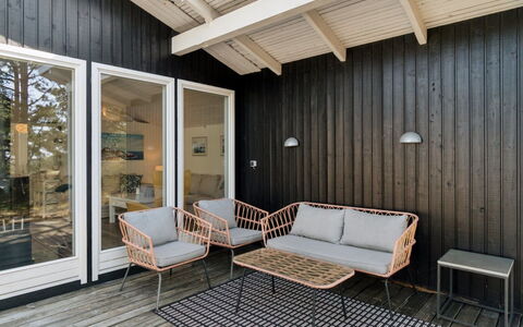 Galt - 200M from the Sea: Hout, Dak, Architectuur, Huis, Huis, Verblijf, Siding, Hardwood, Helling, Landgoed