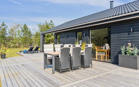 Skakke - 900M from the Sea: Plafond, Flooring, Interieur Ontwerp, Verdieping, Samengesteld Materiaal, Meubilair, Toevlucht, Hotel, Ontwerp, Daylighting