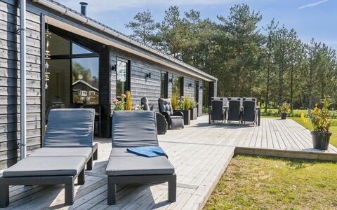 Skakke - 900M from the Sea: Plafond, Flooring, Interieur Ontwerp, Verdieping, Samengesteld Materiaal, Meubilair, Toevlucht, Hotel, Ontwerp, Daylighting