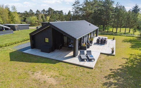 Skakke - 900M from the Sea: Plafond, Flooring, Interieur Ontwerp, Verdieping, Samengesteld Materiaal, Meubilair, Toevlucht, Hotel, Ontwerp, Daylighting