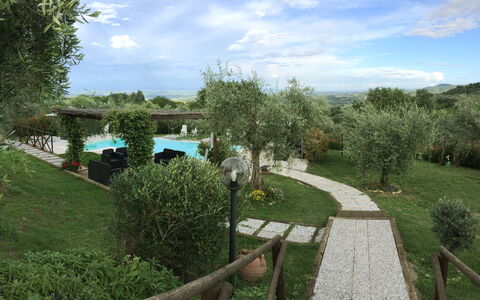 Villa Le Ripe Apartments - Gambassi Terme, Toscana: Fabriek, Wolk, Lucht, Plantengemeenschap, Natuurlijk Landschap, Land Lot, Boom, Struik, Landschap, Groundcover
